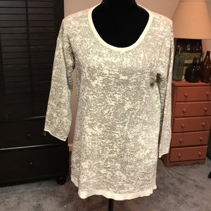 Simply Vera sparkle sweater. Woman’s medium. Sparkle. Not a heavy sweater